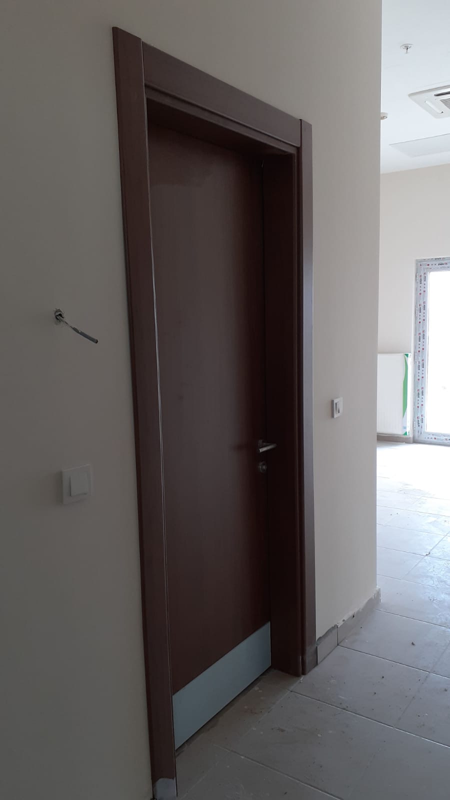 Aydem Yüksek Boylu Pivot Kapı
